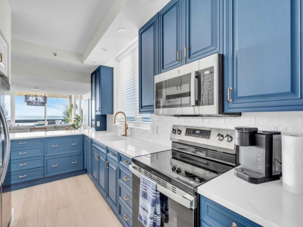 Beachfront Longboat Key Vacation Condo with Tennis Courts